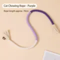 Jouet corde à mâcher pour chat violet avec pompons, cordon interactif en coton 70cm - Corde à mâcher violette / Emballage OPP Individuel