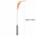 Interaktiver Katzen-Spielzeug-Stab mit bunten Federn und langem Griff für Haustiere. - Ca. 60cm / Orange