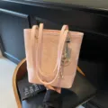 Rosa Shopper Umhängetasche für Damen, große lässige Beuteltasche mit süßen Anhängern. - Ohne Anhänger / Rosa