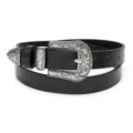 Vue détaillée d'une ceinture rétro en cuir PU pour femme avec boucle en métal sculpté. - Style P100 / 2,5 cm de Large / Boucle Argentée