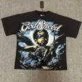 T-shirt graphique noir délavé vintage pour hommes et femmes avec un imprimé streetwear cool. - G877 Noir