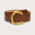 Large ceinture marron en cuir style crocodile dotee d une grande boucle doree avec lettre C - Marron