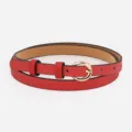 Ceinture fine rouge classique pour femme avec boucle ronde dorée élégante, accessoire polyvalent. - Rouge