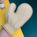 Exfoliërende badhandschoen met honingraatstructuur en elastische pols voor de huid. - Beige-Grijs Badhandschoen