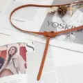 Ceinture fine en similicuir pour femme accessoire élégant pour robes et manteaux été - 105cm / Marron