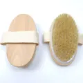 Cepillo de baño ovalado de madera natural con cerdas suaves y correa de mano para la limpieza corporal. - Estilo Ovalado No. 3