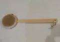 Lange houten badborstel met natuurlijke haren voor peeling, spa-massage en lichaamsreiniging. - W Ronde Handgreep zonder Deeltjes