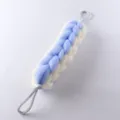 Esponja de baño trenzada azul y blanca esponja de red larga con un práctico lazo para colgar. - Azul claro