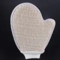 Peeling-Badehandschuh Detail mit strukturierter Mesh-Oberfläche und weißem Rippbündchen. - Baumwoll-Leinen-Handschuhe