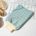 Peeling Duschhandschuh, türkisches Muster mit beige Manschette für die Körperpflege. - Kariertes Blau