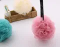 Kleurrijke mesh douchepons set met ophanglus voor dagelijks douchen en milde peeling. - 50 g / Roze