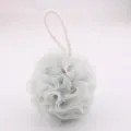 Esponja de baño de malla blanca grande con lazo, puf de ducha suave para limpieza corporal. - Gris