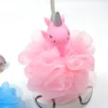 Éponge de bain mignonne licorne avec filet doux pour un nettoyage corporel délicat et relaxant. - Rose