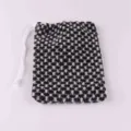 Sac en filet moussant pour savon tissé noir et blanc avec cordon pour le nettoyage du visage. - Grille Noire
