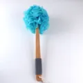 Esponja de baño con mango largo de madera y agarre antideslizante para limpieza de espalda - OPP / Azul Metálico