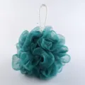 Esponja de ducha verde oscura grande y suave bola de baño con cordón colgante blanco. - Azul lago