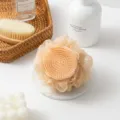 Esponja de ducha grande con un cepillo suave de masaje para el cuero cabelludo - Aprox 40g / Beige