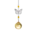 Détail d'attrape-soleil en cristal avec boule jaune facettée et papillon métallique. - Or Jaune