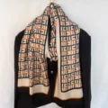 Elegante sciarpa con motivo geometrico scialle leggero foulard traspirante donna - Linee Intersecanti Arancioni con Bordo Nero