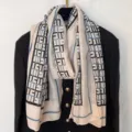 Sciarpa elegante da donna con stampa a lettere geometriche, scialle leggero e foulard chic. - Linee Blu Apricot Beige
