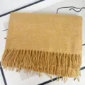 Morbida sciarpa in finto cashmere tweed giallo donna inverno lunga frangia calda. - Giallo Zenzero Melange
