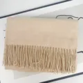 Sciarpa tinta unita accogliente in finto cashmere con frange, scialle caldo invernale da donna. - Beige Melange