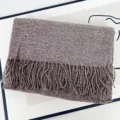 Morbida sciarpa invernale da donna in finto cashmere mélange con frange, scialle caldo. - Marrone Scuro Melange