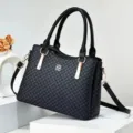 Borsa a mano elegante da donna con motivo, manico superiore e tracolla regolabile. - L29xH21xP13cm / Modello due