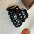 Pinza para el pelo negra brillante, pinza de tiburón hueca elegante para peinados de mujer. - Brillante / 9.5cm / Negro