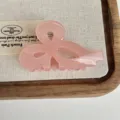 Pinza de pelo con lazo de acetato rosa, accesorio coreano elegante y hueco para uso diario. - 6cm / Rosa