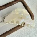 Détail pince à cheveux en acétate, blanc nacré, pince moyenne élégante pour coiffure. - 8.5cm / Blanc Féerique