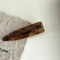 Vista detallada de pinza para el pelo de acetato, elegante pasador de carey para mujeres. - 6.7cm / Esmaltado Marmoleado