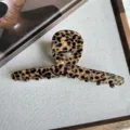 Pinza de pelo con estampado de leopardo para mujer, elegante pinza de acetato para peinado. - Estilo Cruzado / 12cm