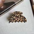 Pinza para el pelo con estampado de leopardo, garra de pelo acrílica elegante. - Media Pinza / 6.50cm