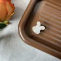 Pequeño clip de pelo de mariposa de acetato blanco perlado, accesorio dulce y minimalista. - Blanco Hada