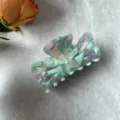 Pinza para el pelo de acetato con patrón jaspeado verde y morado, garra mediana. - Verde y Blanco