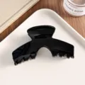 Gran pinza de pelo negra en arco para cabello grueso, diseño elegante para el uso diario. - Negro Brillante