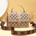 Borsa a mano elegante con stampa a scacchi e tracolla larga da donna quotidiana stile. - Scacchiera Cachi