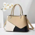 Dettaglio della borsa bicolore con pannelli beige, crema e nero e comodi manici. - 28x12x29cm / Kaki