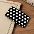 Pinza para el pelo cuadrada de acetato con lunares negros y blancos, elegante accesorio. - Cuadrado con lunares blancos
