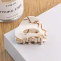 Pequeña pinza de pelo triangular de acetato accesorio de pelo elegante minimalista para pelo fino - Blanco Estampado