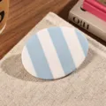 Pinza de pelo ovalada a rayas de acetato, elegante horquilla lateral para cabello semirecogido. - Clip de Resorte a Rayas Azules y Blancas