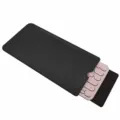 Vista detallada de la funda de teclado de cuero PU negro con costuras limpias y ajuste perfecto. - Negro