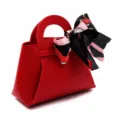 Scatola regalo caramelle in pelle rossa con foulard di seta, mini borsa elegante nozze. - Rosso