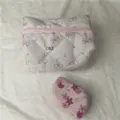 Gesteppte Schleife Kosmetiktasche, rosa Blumen Reise Make-up Etui für Damen Aufbewahrung. - Schleife Kleine Blume Tasche