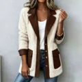 Stijlvolle dames fleece patchwork jas met revers van imitatieleer voor koude winterdagen. - Donkerbruin