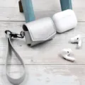Etui de protection pour ecouteurs sans fil en cuir PU argente avec laniere noire. - Argent Nacré