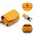 Étui de protection sans fil en cuir PU jaune avec fermoir métallique et découpe pour port de charge. - Jaune œuf d'oie