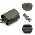 Etui de protection en cuir PU pour écouteurs sans fil avec sangle et port de charge. - Vert Foncé