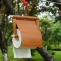 Hängender Toilettenpapierhalter aus Leder mit Holzstab für Camping und Badezimmer. - Standard